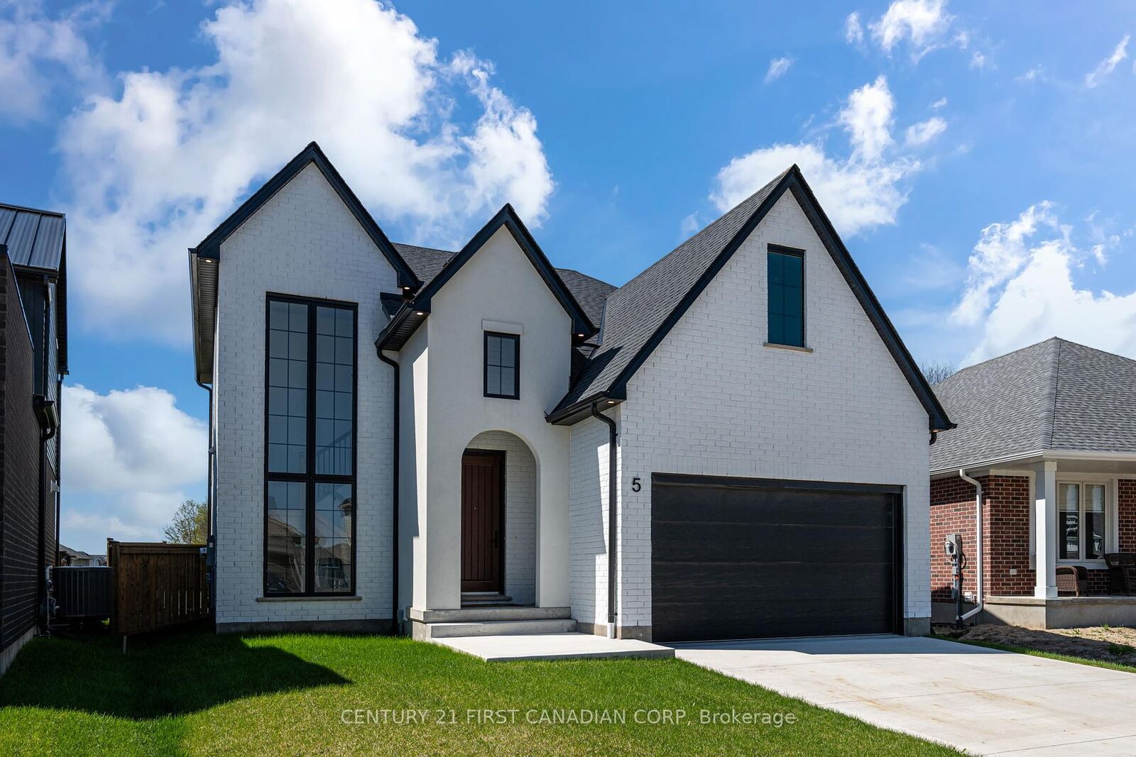 Property Photo: 5 Hartland Circle ON N5R 0P2