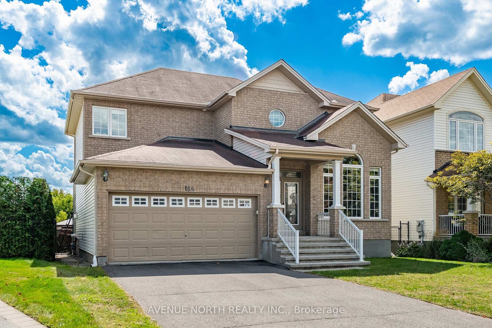 Property Photo:  184 Felicity Crescent  ON K1W 0C2 