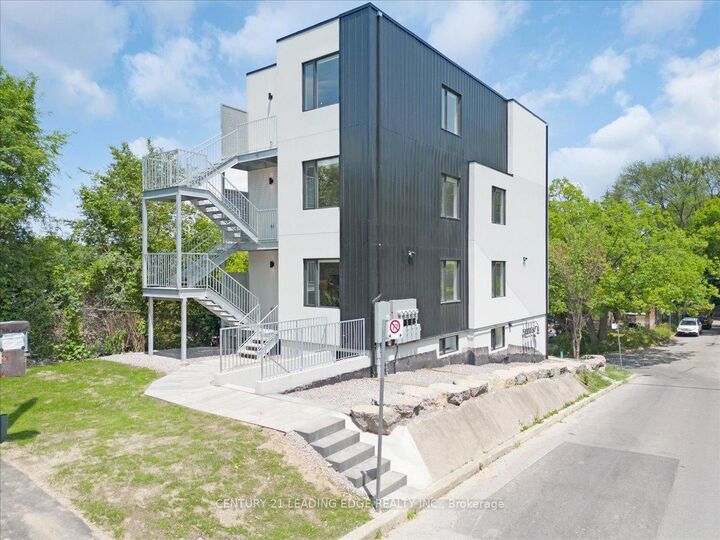 Property Photo: 10 Summit Avenue 1 ON M6E 1X4