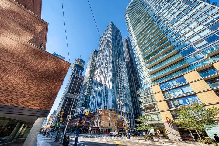 1 Yorkville Avenue 3603  Toronto ON M4W 0B1 photo