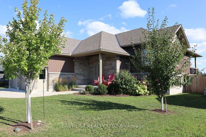 Property Photo: 57 Chestnut Hill Crescent ON N0H 2N0
