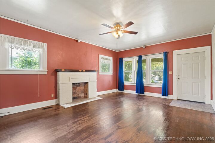 Property Photo:  916 S Okmulgee Avenue  OK 74447 