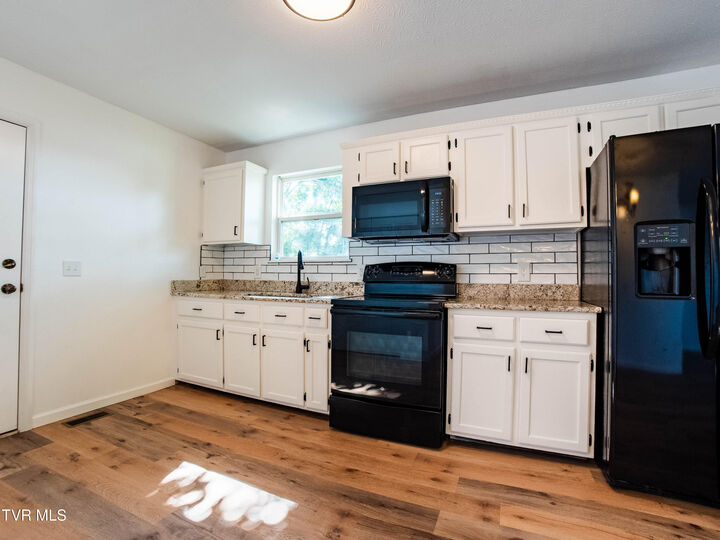 Property Photo: 410 North Armstrong Street TN 37857
