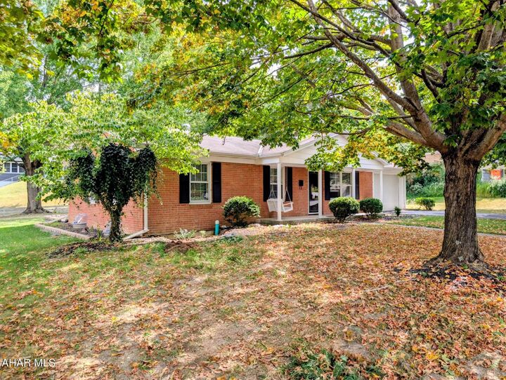 Property Photo:  803 Preston Street  PA 15522 