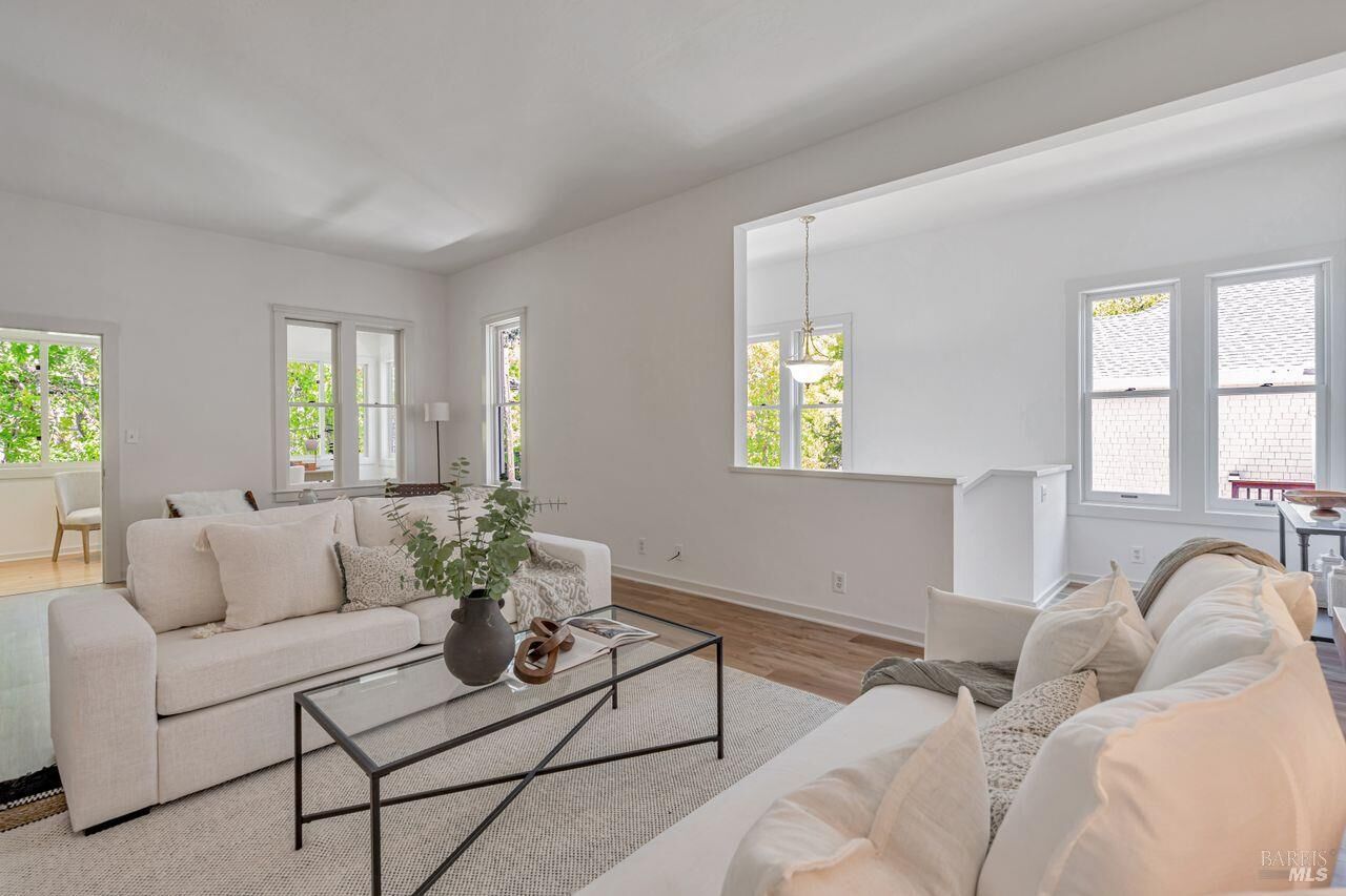 Property Photo: 105 Bayview Street CA 94901