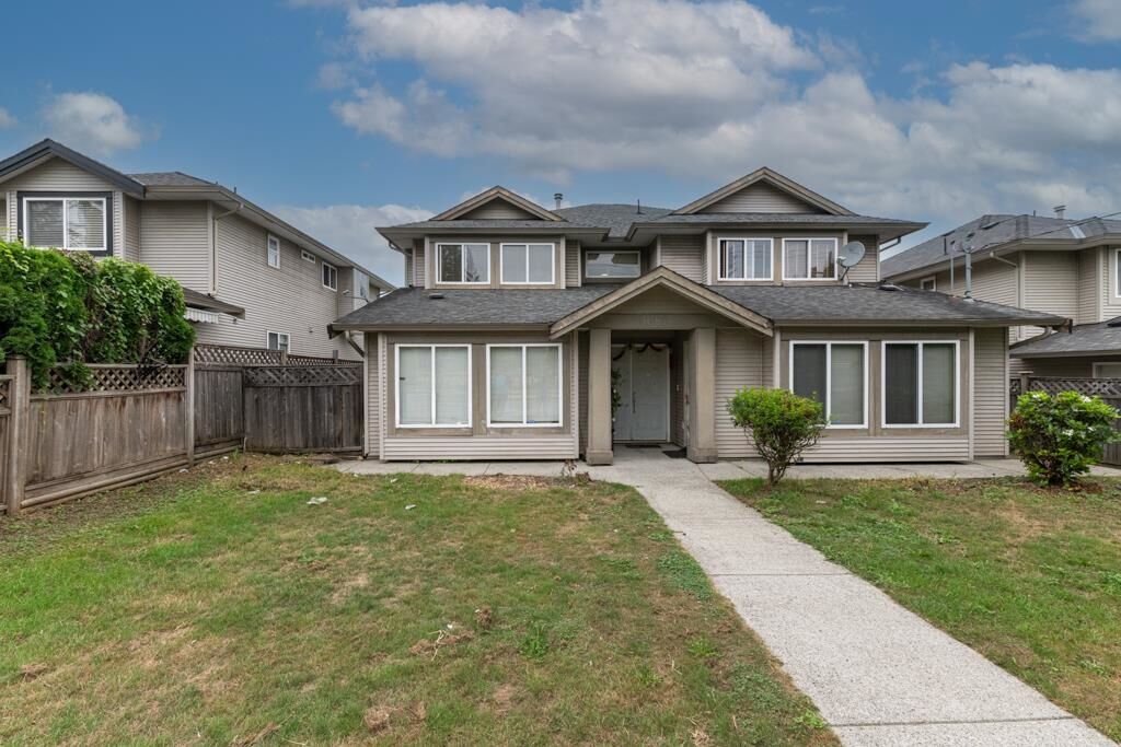 Photo de la propriété: 9687 120 Street BC V3V 4C4