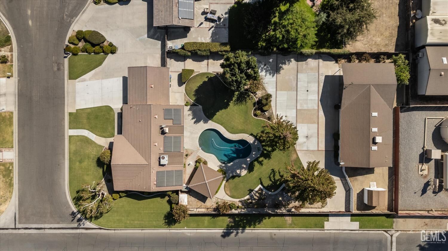 Property Photo:  1519 Old Stage Street  CA 93312 