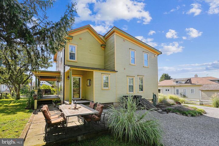 Property Photo:  45 E Broad Way E  VA 20180