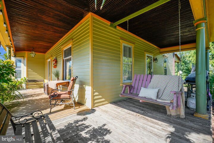 Property Photo: 45 E Broad Way E VA 20180