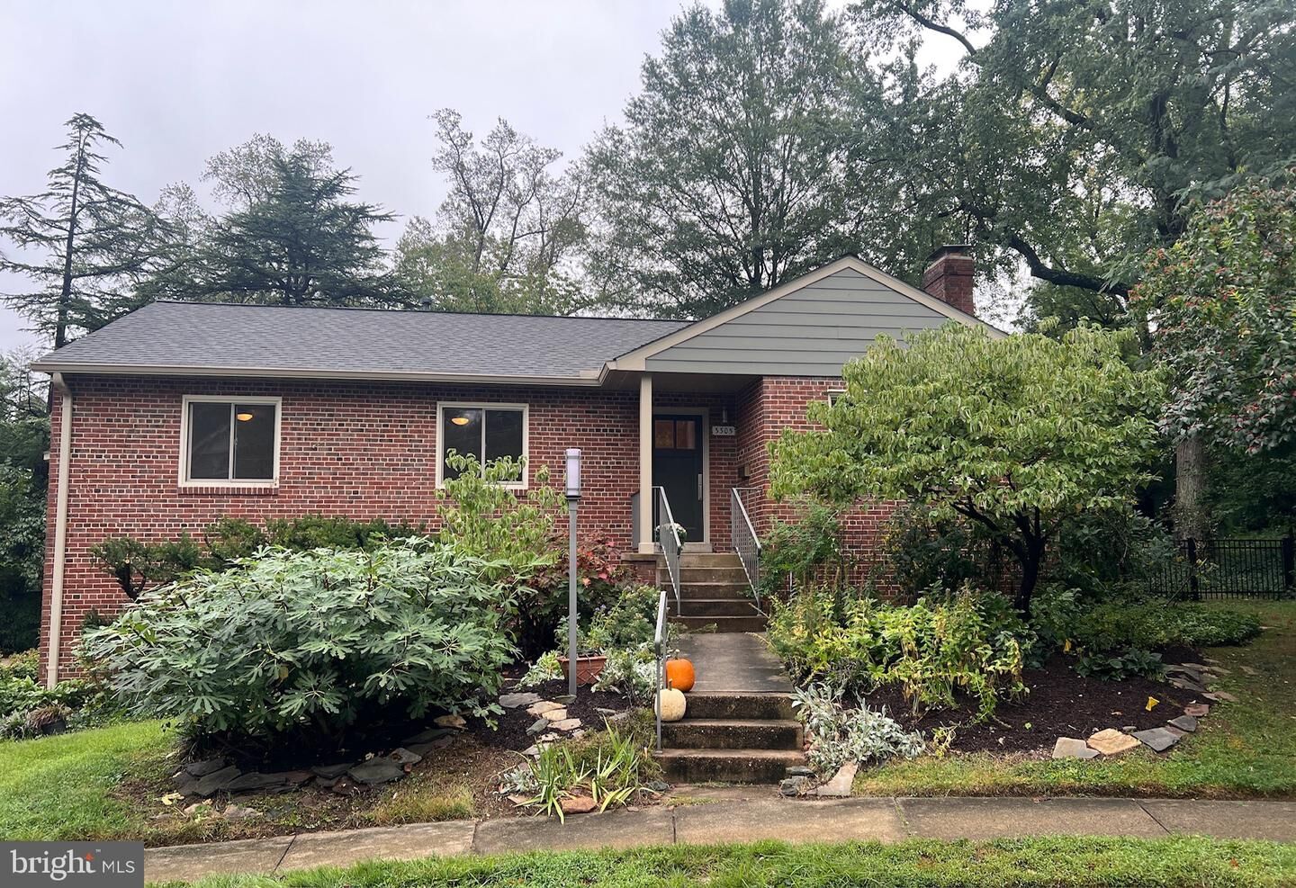 Property Photo:  3305 Pocomoke St  VA 22207 