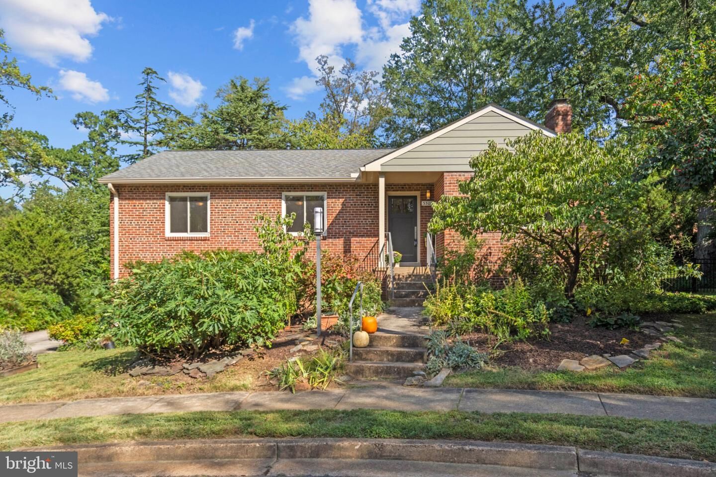 Property Photo: 3305 Pocomoke St VA 22207
