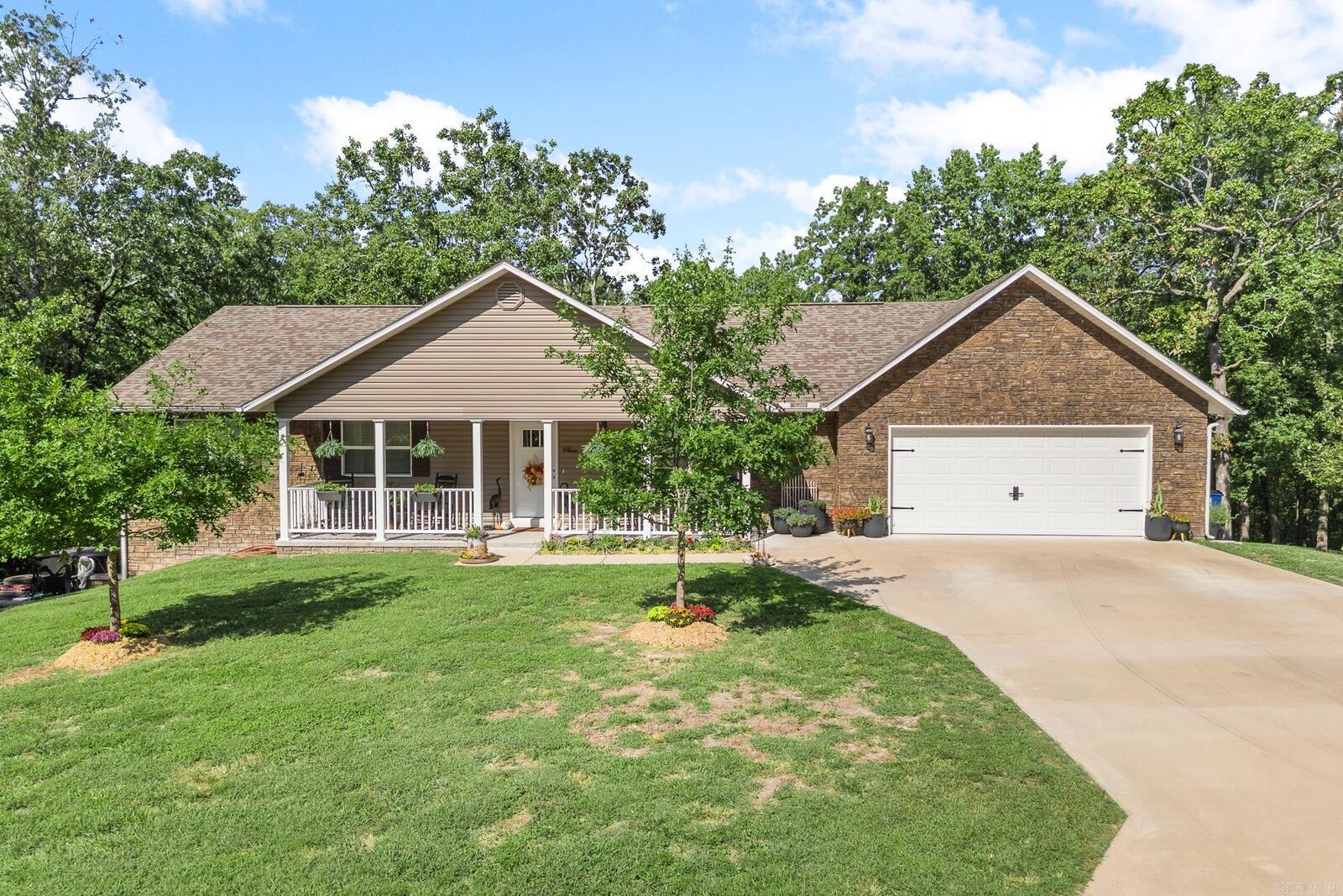 Property Photo:  6080 Oak Leaf Drive  AR 72601-3401 