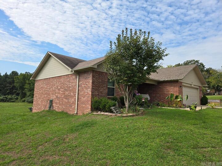 Property Photo:  924 E Quarry Street  AR 72846 