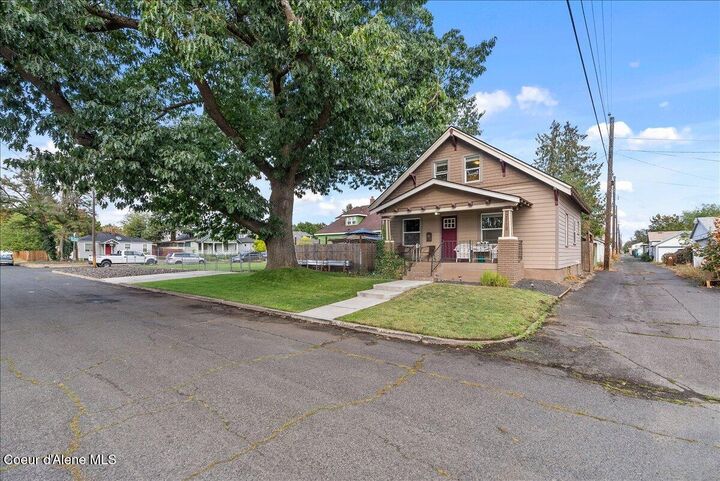 Property Photo:  2718 N Adams St  WA 99205 