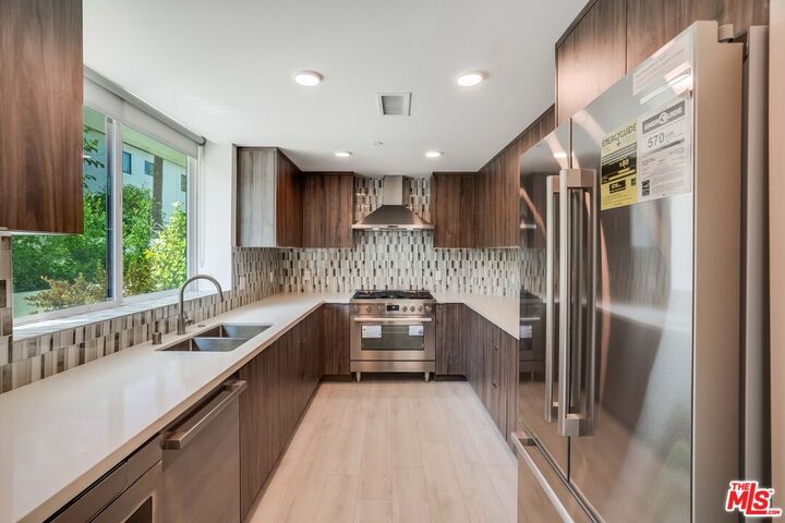 Property Photo:  1021 S Shenandoah St  CA 90035 