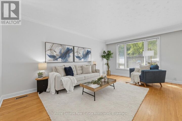 Property Photo:  1229 Welwyn Drive  ON L5J 3J5 