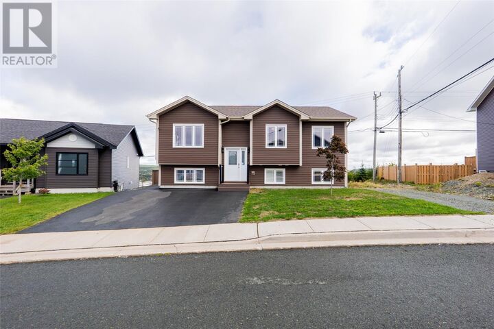 Photo de la propriété:  54 Maurice Putt Crescent  NL A1B 0S2 