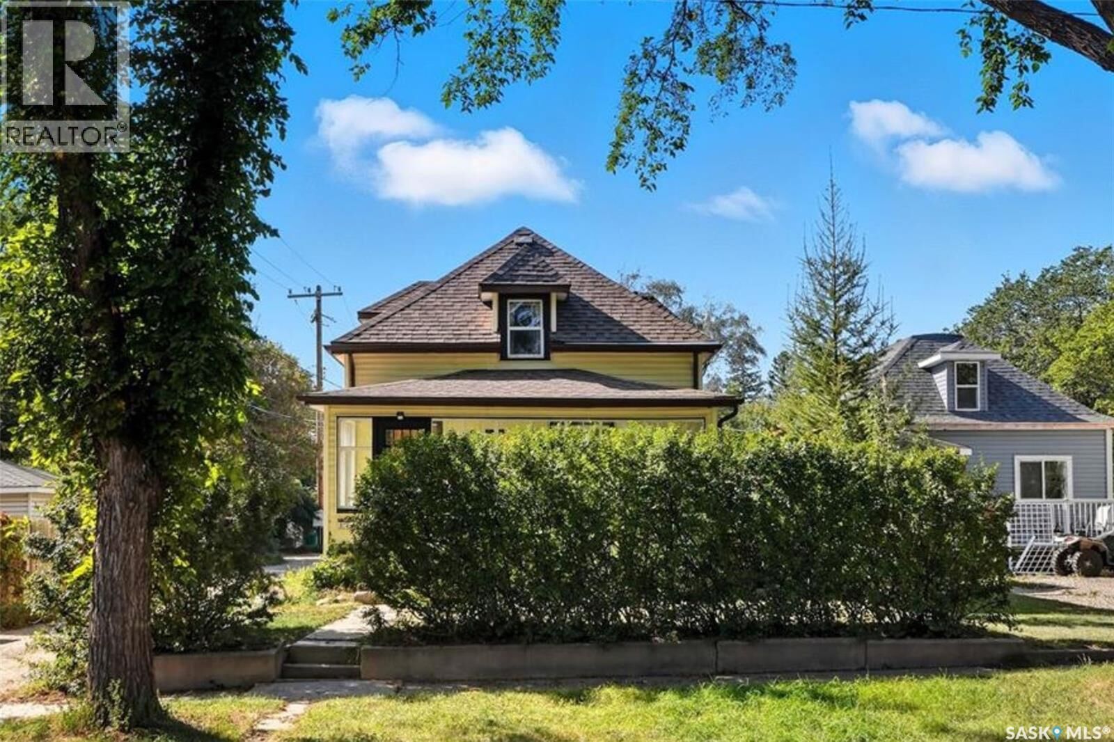 Property Photo:  1111 C Avenue N  SK S7L 1K3 