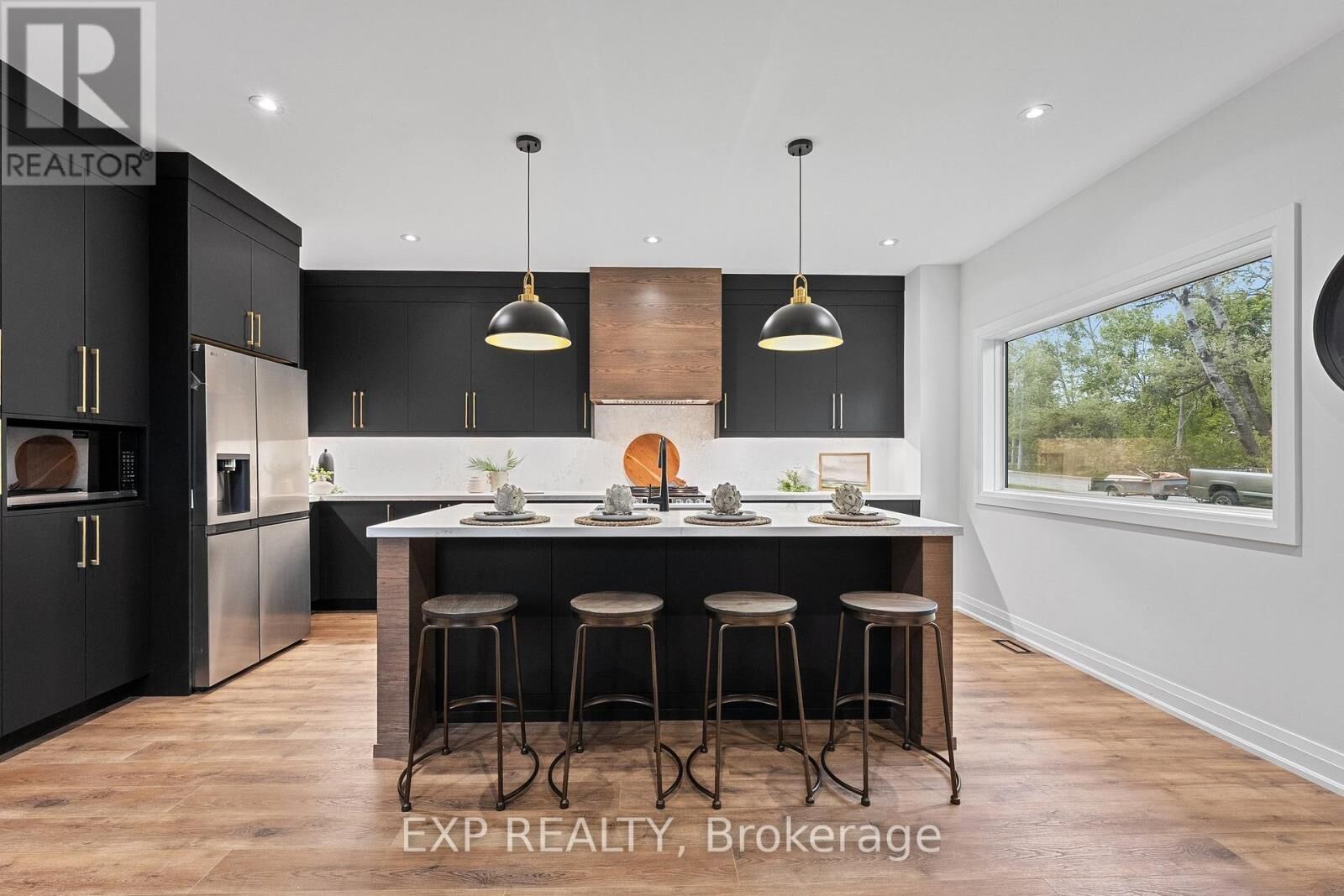 Photo de la propriété:  168 Berczy Street  ON L4M 3R6 