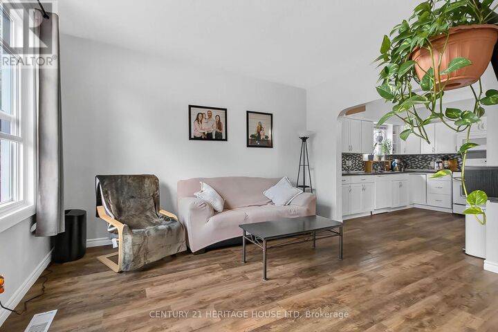 Property Photo: 61 Regent Street South ON N5R 2A4