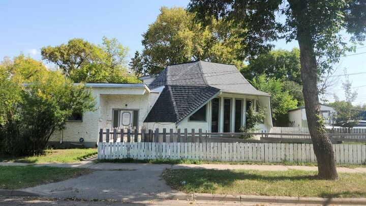 1102 Rosser Avenue East  Brandon MB R7A 0Z6 photo