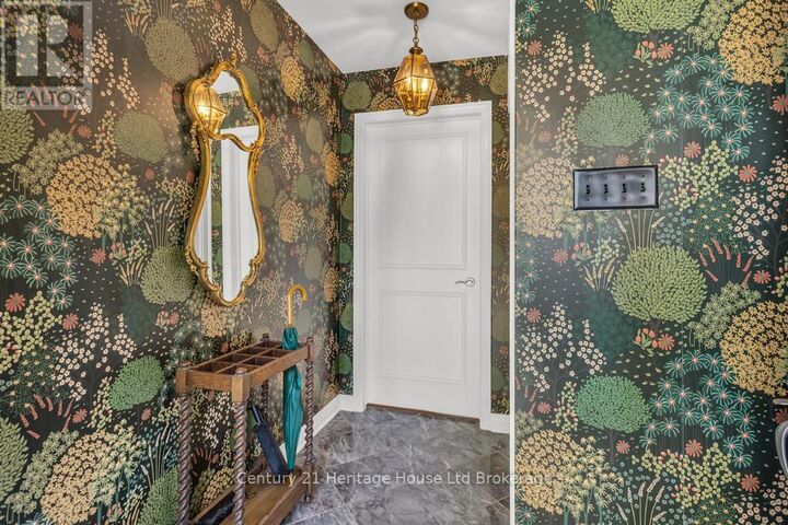 Property Photo:  8 Tallwood Circle  ON N5X 2S1 