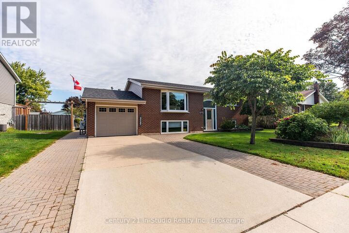 Property Photo: 393 Crawford Street ON N0H 2C2