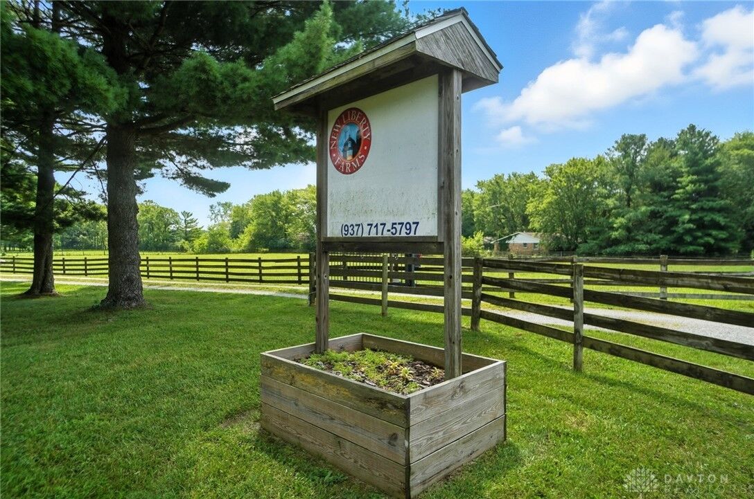 Property Photo: 6840 Mosier Road OH 45387