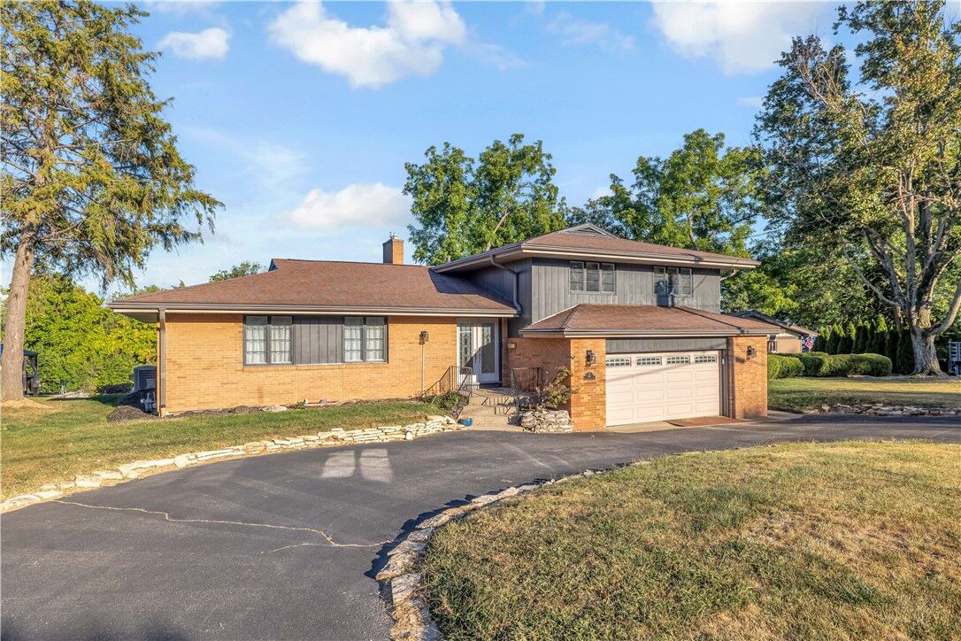 Property Photo:  66 Eastmoreland Drive  IL 62521 