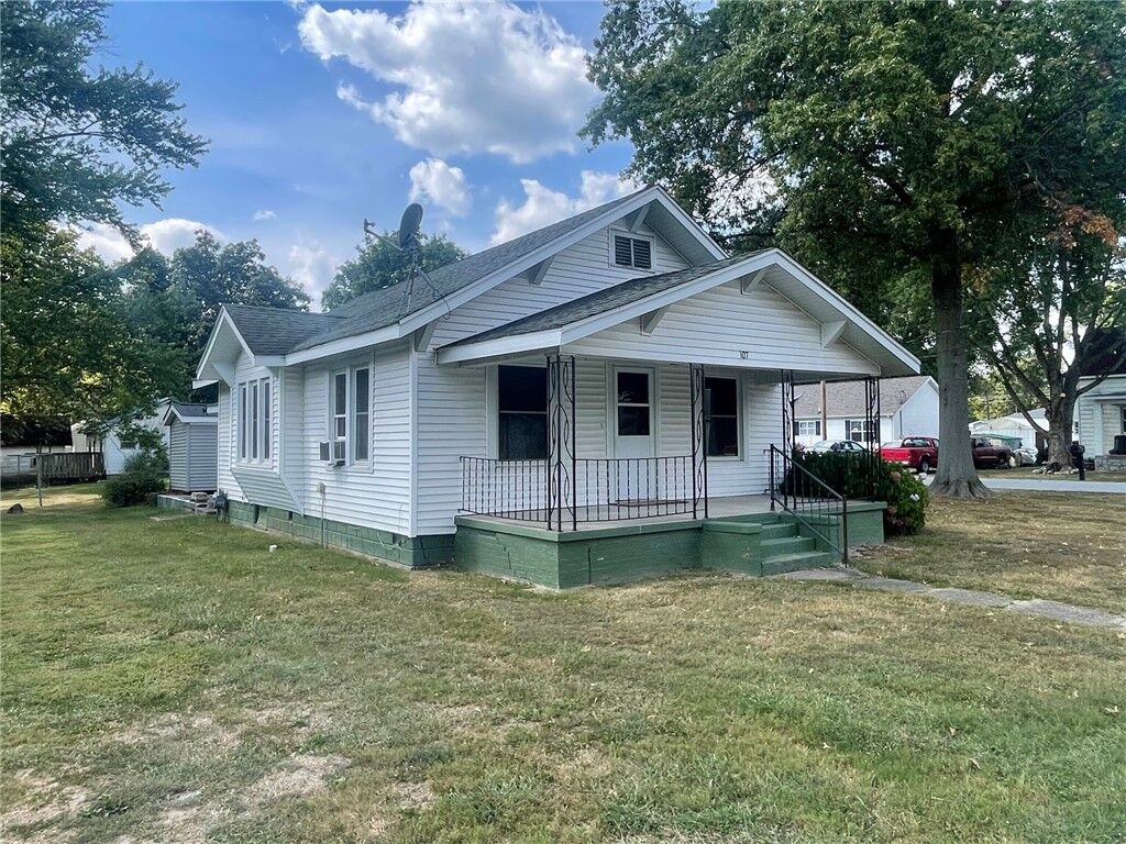 Property Photo: 107 N Columbia Street IL 62428