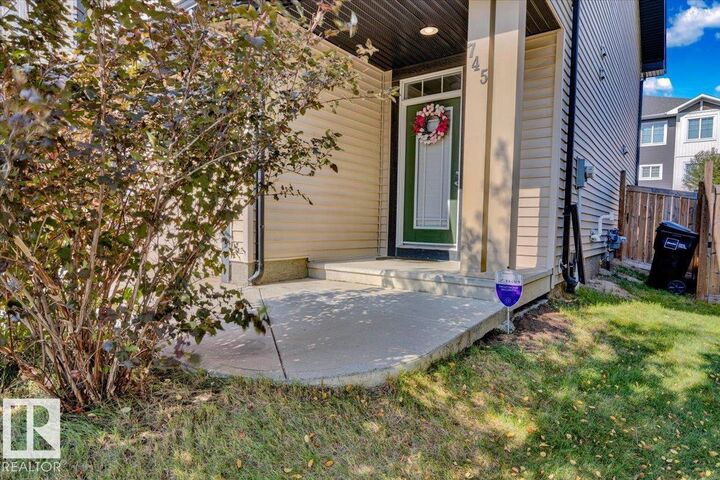 Property Photo:  745 Eagleson Crescent NW  AB T6M 0V2 