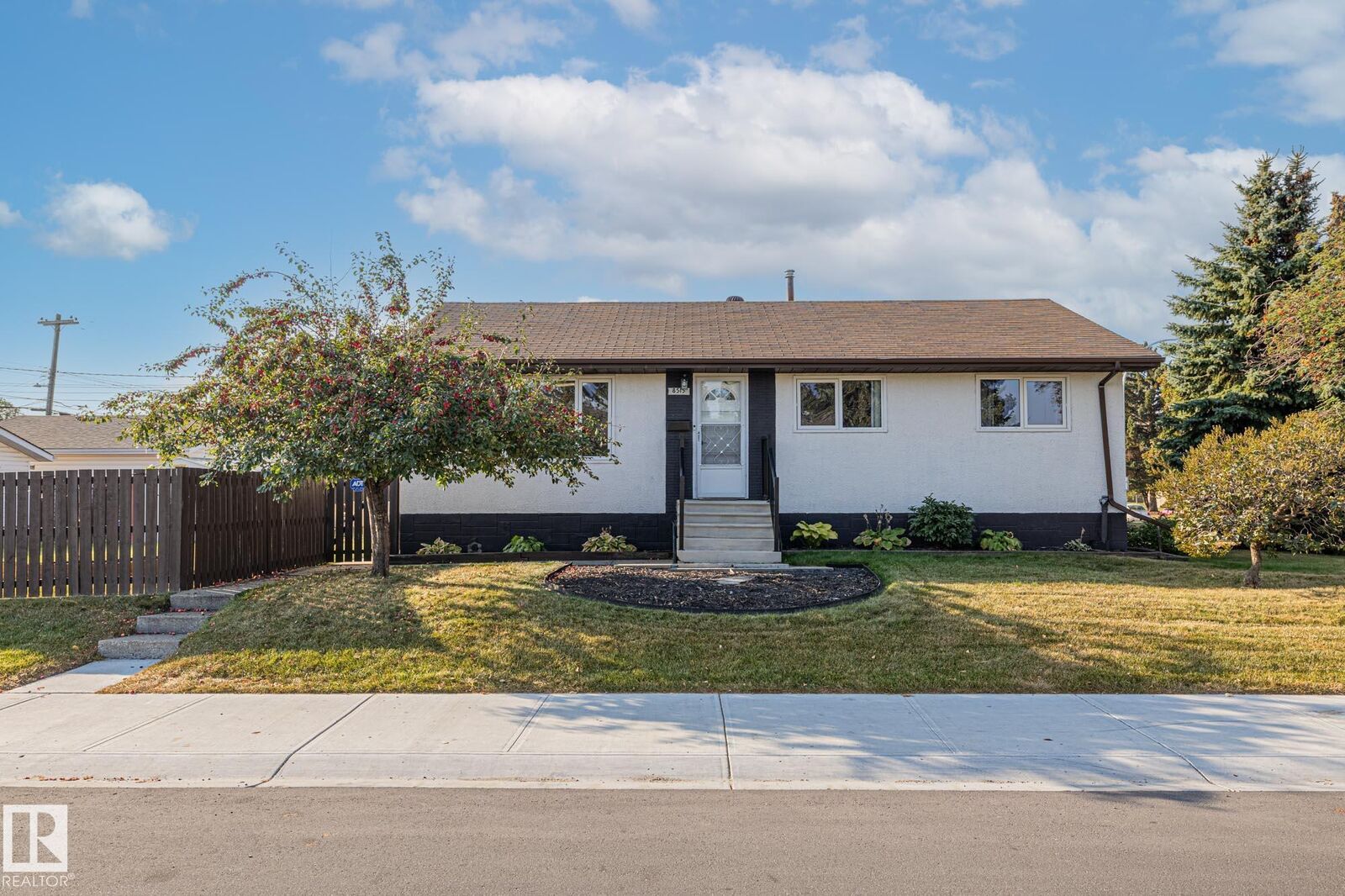 Property Photo:  8515 131 Avenue NW  AB T5E 5S3 