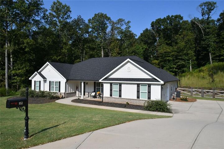 Property Photo: 951 Oconee Lane GA 30529
