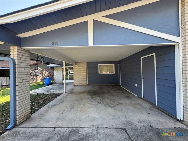 Property Photo:  813 Burges Street  TX 78155 