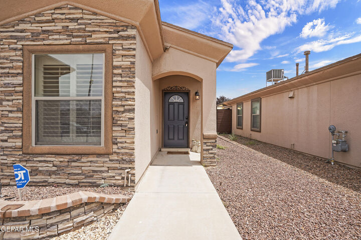 Property Photo:  3732 Loma Esther  TX 79938 