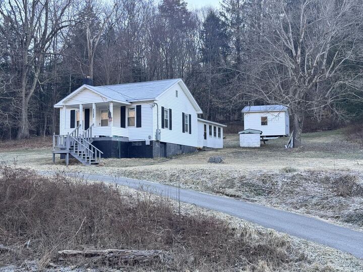 5587 W Midland Trl  Charmco WV 25958 photo