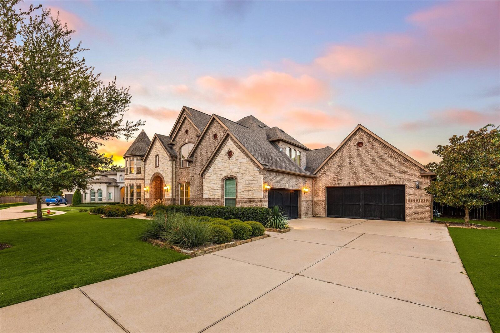 Property Photo:  2410 Legends Way  TX 77493