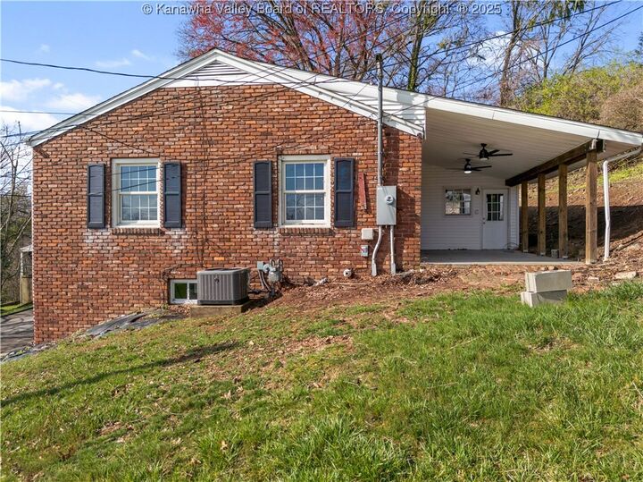 Property Photo:  1501 Knob Road  WV 25314