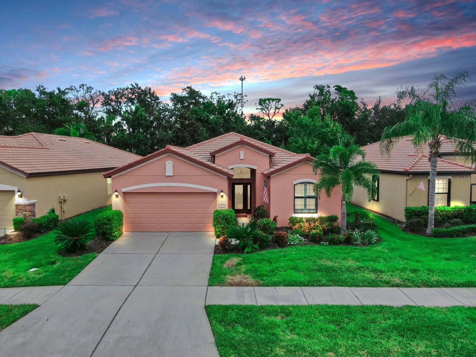 Property Photo: 349 Laurel Falls Drive FL 33572