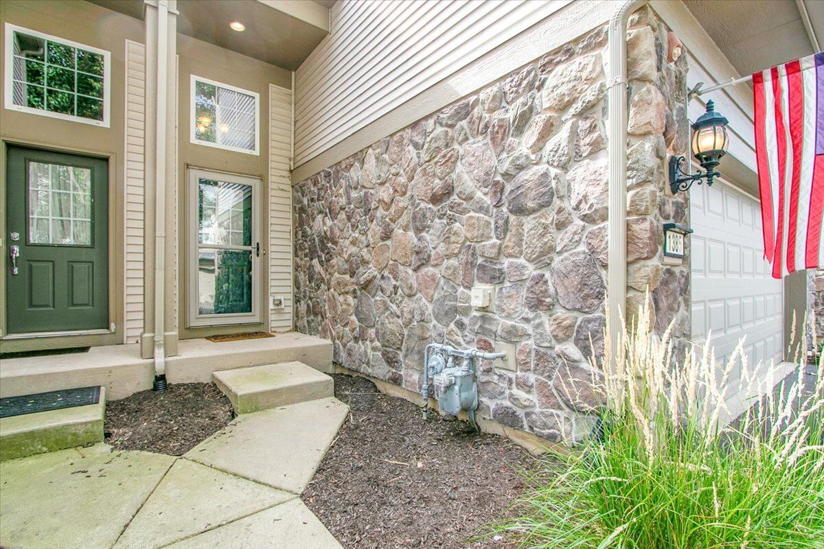 Property Photo:  1385 Crimson Lane  IL 60560 