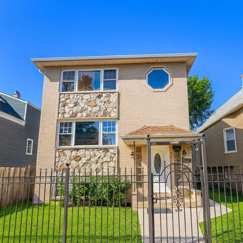 Property Photo:  5206 W Eddy Street G  IL 60641 