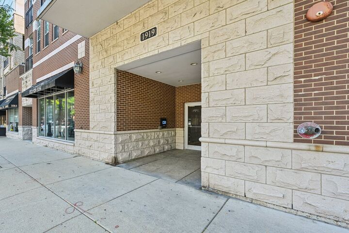 Property Photo: 1919 S Michigan Avenue 301 IL 60616