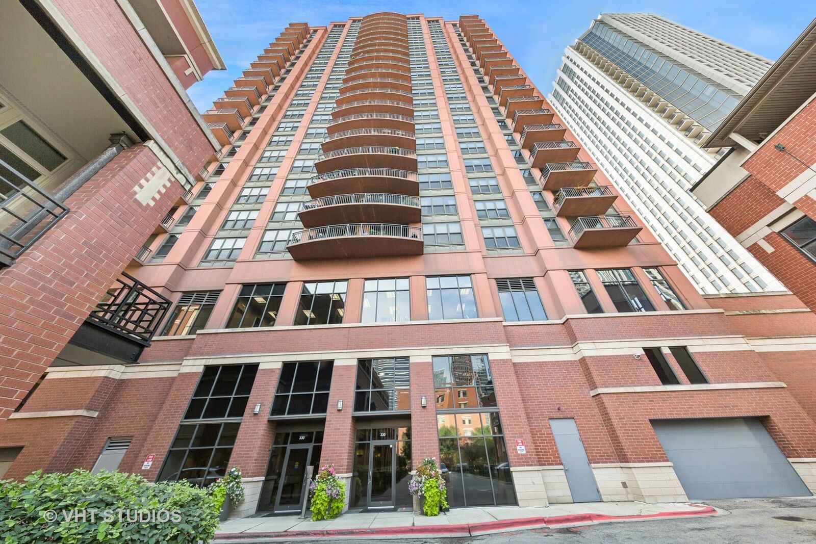 Property Photo: 330 N Jefferson Street 602 IL 60661