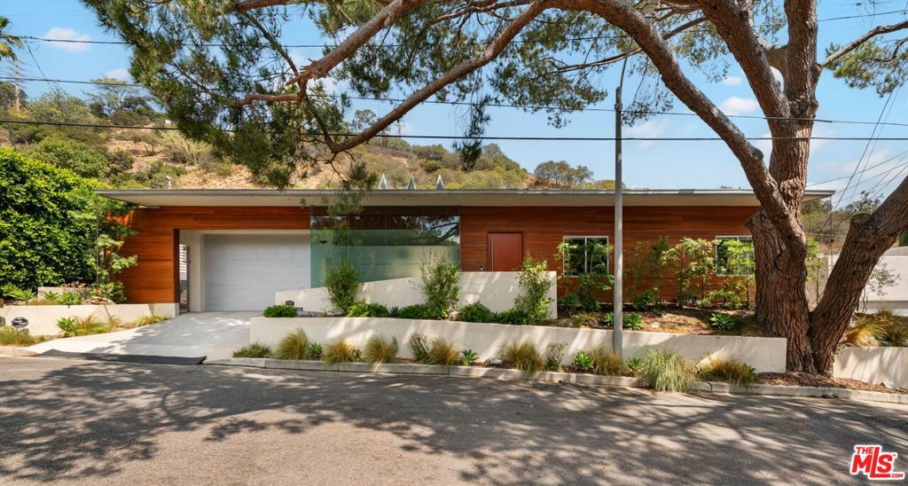 Property Photo:  8137 Amor Road  CA 90046 