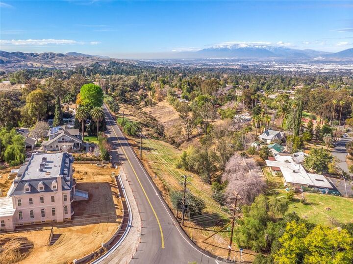 Property Photo: 724 W Sunset Drive CA 92373