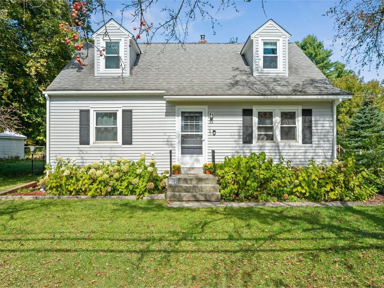 Property Photo:  165 Vt Route 15  VT 05465 