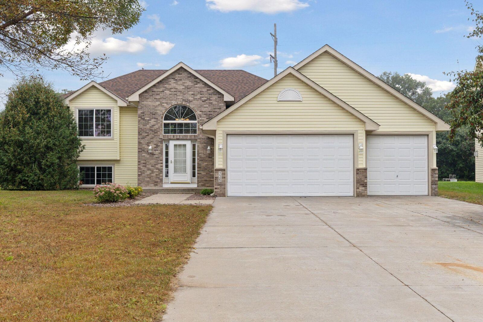 Property Photo:  726 Harrison Drive  MN 55309