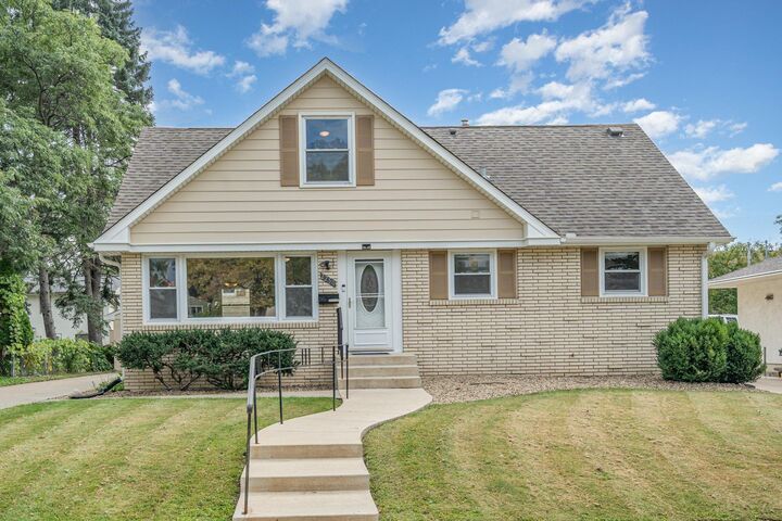 2250 Edgebrook Avenue  Saint Paul MN 55119 photo