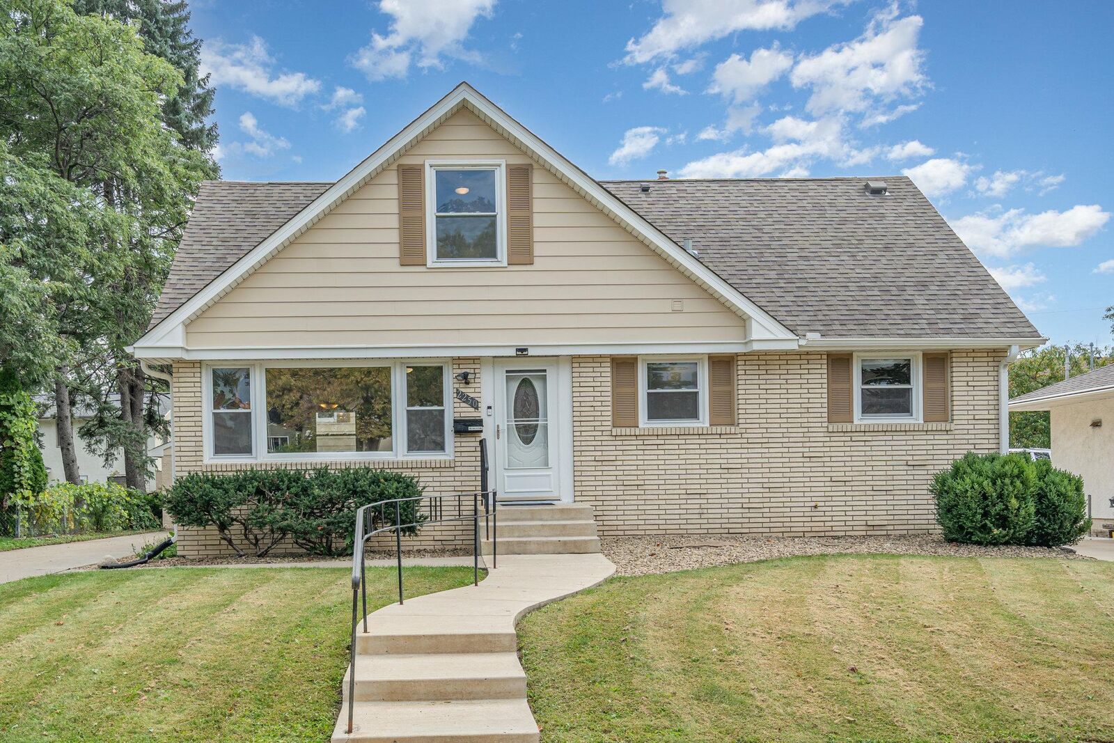 Property Photo: 2250 Edgebrook Avenue MN 55119