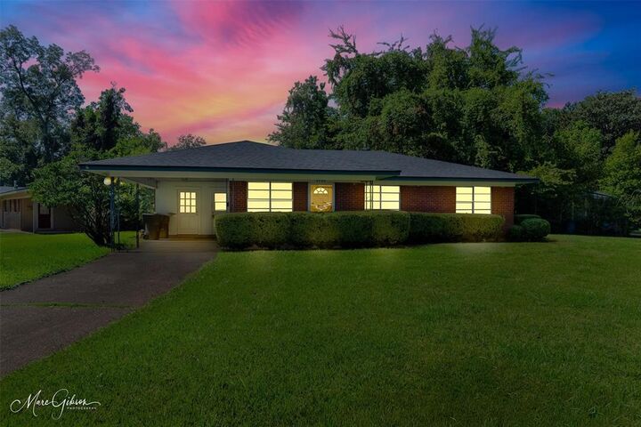 Property Photo: 1711 Alison Avenue LA 71112